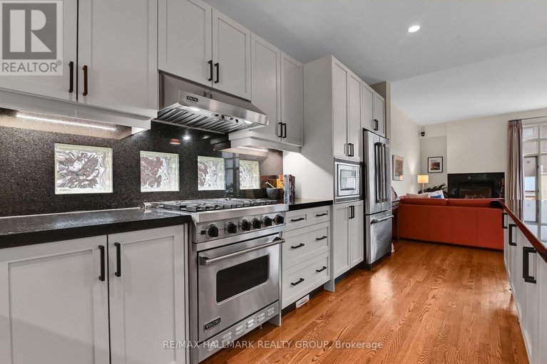 29674266/481-melbourne-avenue/mckellarhighland/ottawa/ontario/K2A1W4_9