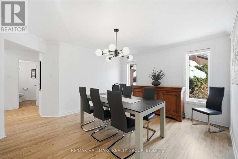 29425296/1660-country-walk-drive/chapel-hill/ottawa/ontario/K1C8E2_8