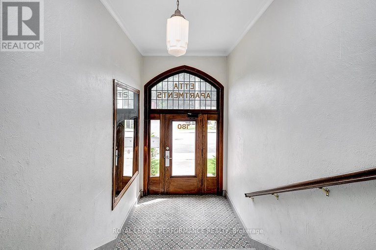 28390175/2-180-augusta-street/sandy-hill/ottawa/ontario/K1N8C1_4