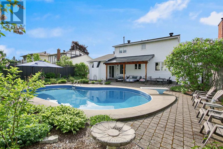 28610076/1352-baden-avenue/emerald-woodssawmill-creek/ottawa/ontario/K1T1V7_30