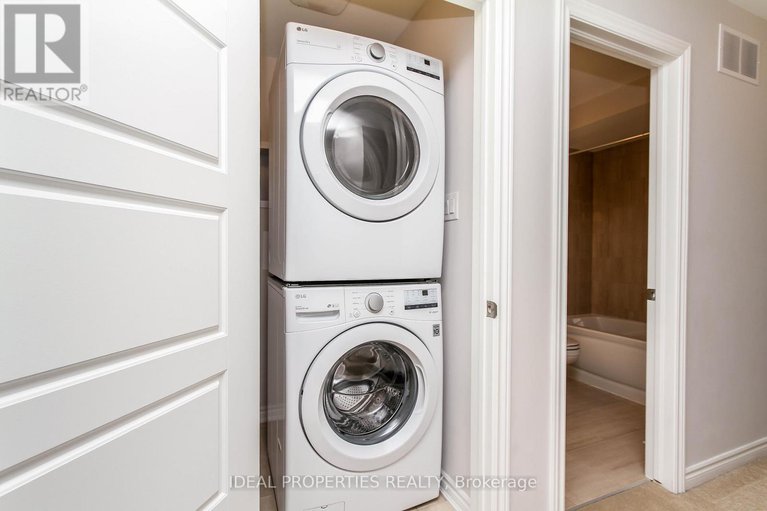 29355187/703-derreen-avenue/stittsville-north/ottawa/ontario/K2S2Z2_38