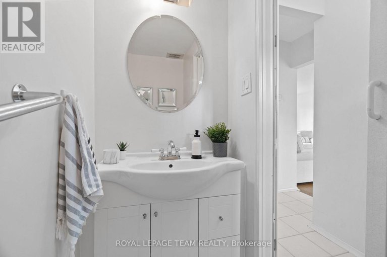 28819886/95-coburn-avenue/glencairnhazeldean/ottawa/ontario/K2L1G4_14