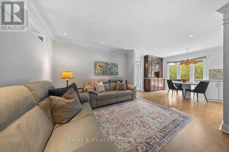 29548999/33-okanagan-drive/bruce-farmgraham-parkqualicumbellands/ottawa/ontario/K2H7E9_9