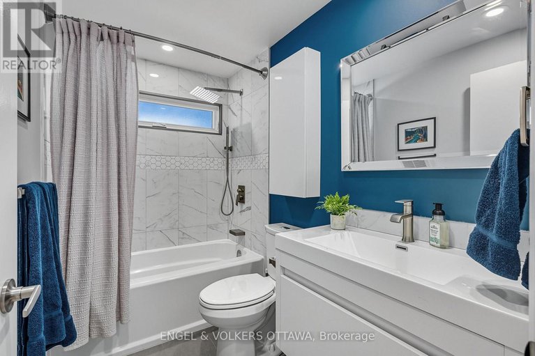 28842366/1800-devlin-crescent/playfair-park/ottawa/ontario/K1H5T6_21