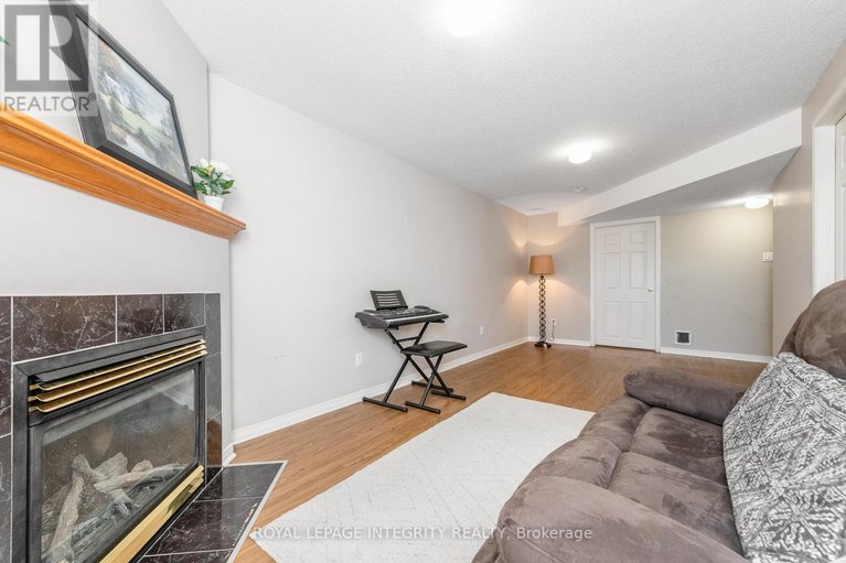 29667353/915-schooner-crescent/riverside-southgloucester-glen/ottawa/ontario/K1V1Y3_42