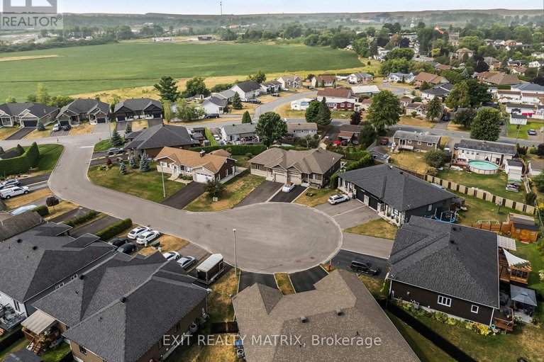 28716853/16-julien-street/lorignal/champlain/ontario/K0B1K0_29