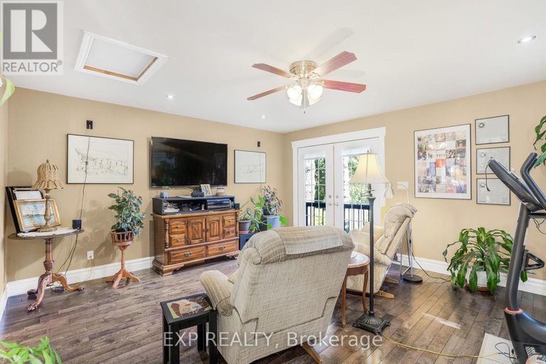 28642527/93-high-street/vankleek-hill/champlain/ontario/K6A1B4_11