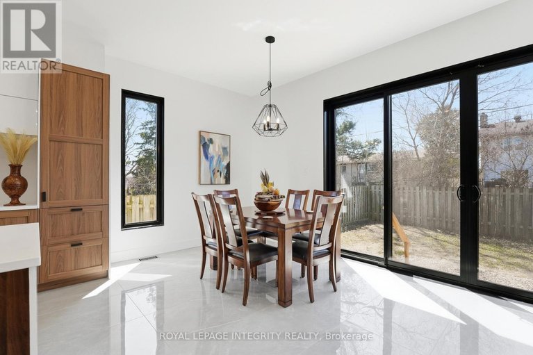 29663854/984-watson-street/fairfield-heights/ottawa/ontario/K2B6C2_17