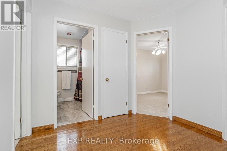 28998058/6084a-vineyard-drive/convent-glen/ottawa/ontario/K1C2M5_20