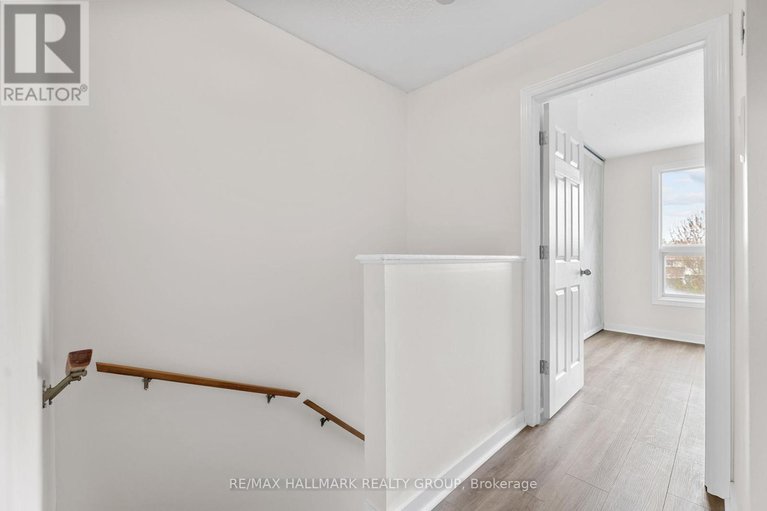 28559937/48-1955-greenway-parkway/blackburn-hamlet-south/ottawa/ontario/K1B5A9_26