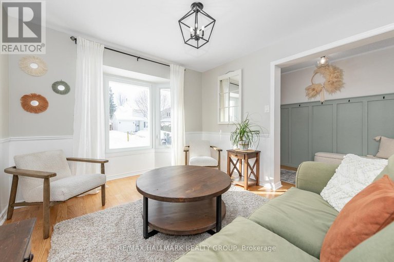 29349068/70-melanie-crescent/glencairnhazeldean/ottawa/ontario/K2L2J8_7