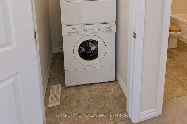 29049854/582-meadowcreek-circle/emerald-meadowstrailwest/ottawa/ontario/K2M0J8_23