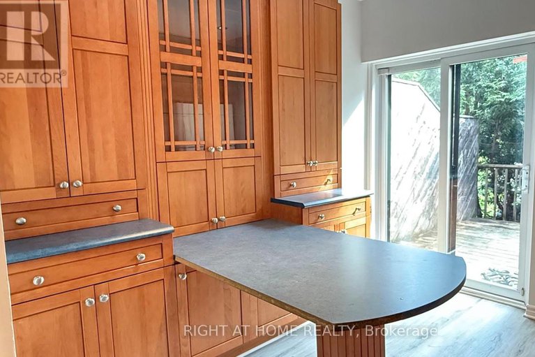 28610658/109-sweetland-avenue/sandy-hill/ottawa/ontario/K1N7V1_9