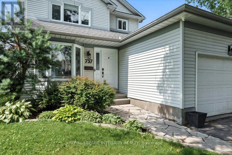 28605727/737-farmbrook-crescent/fallingbrookridgemount/ottawa/ontario/K4A2L5_2