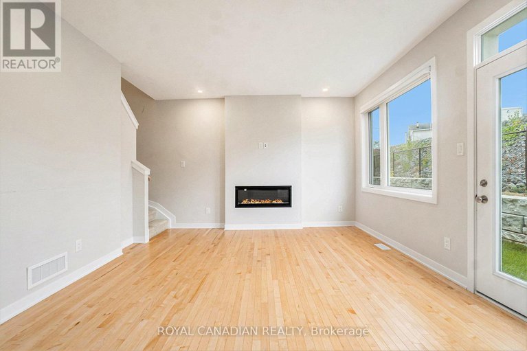 28892633/93-pizzicato-street/mer-bleuebradley-estatesanderson-park/ottawa/ontario/K1W0S3_9