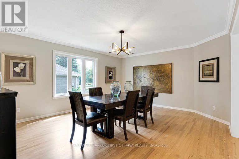 27833731/5525-pettapiece-crescent/manotick-village-manotick-estates/ottawa/ontario/K4M1C6_9