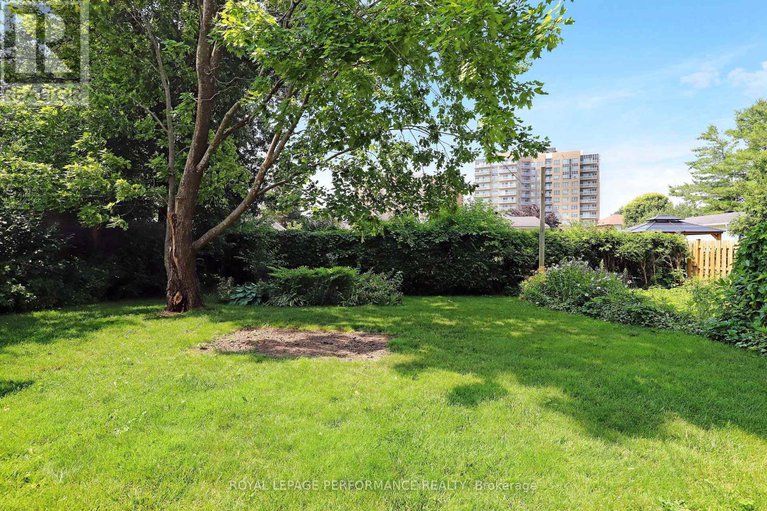 28611578/45-keewatin-crescent/borden-farmstewart-farmcarleton-heightsparkwood-hills/ottawa/ontario/K2E5S2_31