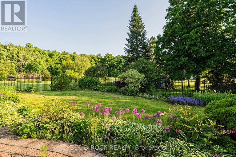 28411902/42-marchbrook-circle/rural-kanata-central/ottawa/ontario/K2W1A1_35