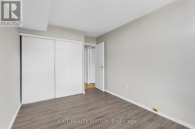 28647824/705-2759-carousel-crescent/emerald-woodssawmill-creek/ottawa/ontario/K1T2N5_20