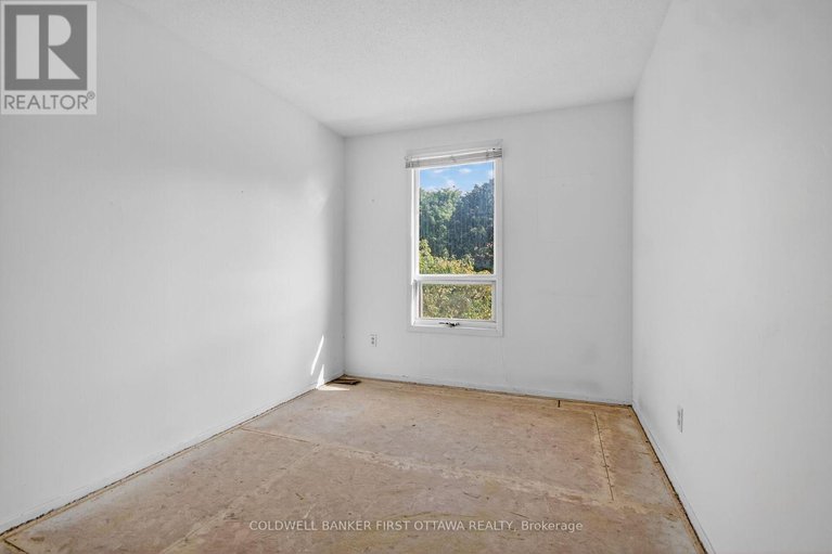 28920195/4-marielle-court/fairfield-heights/ottawa/ontario/K2B8P4_29