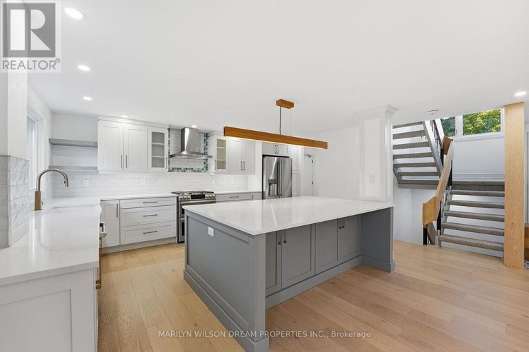 29579532/33-commanche-drive/city-viewskylinefisher-heightsparkwood-hills/ottawa/ontario/K2E6E8_14