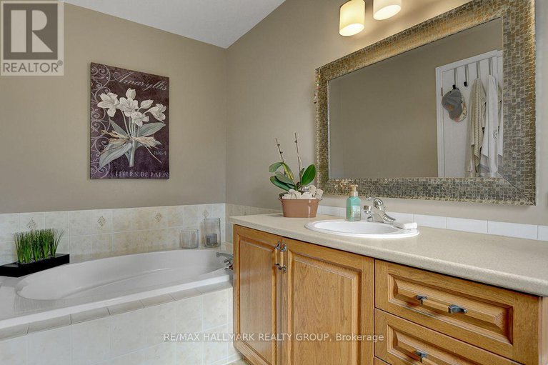 29023597/230-greenridge-street/chapel-hill/ottawa/ontario/K1C7R8_21