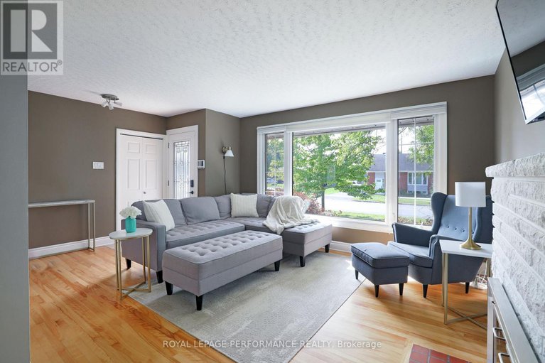 28924054/1347-highgate-road/parkway-park/ottawa/ontario/K2C2Y5_8