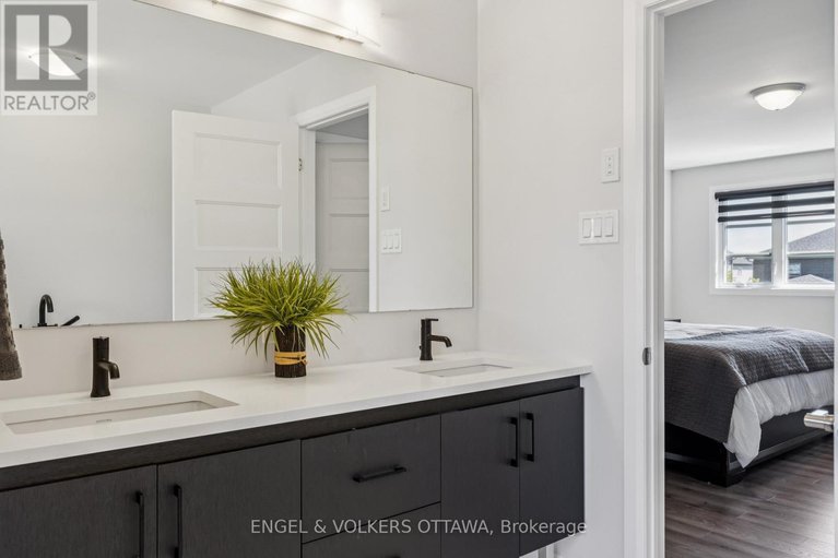 28649203/529-lucent-street/village-of-russell/russell/ontario/K4R0G3_29
