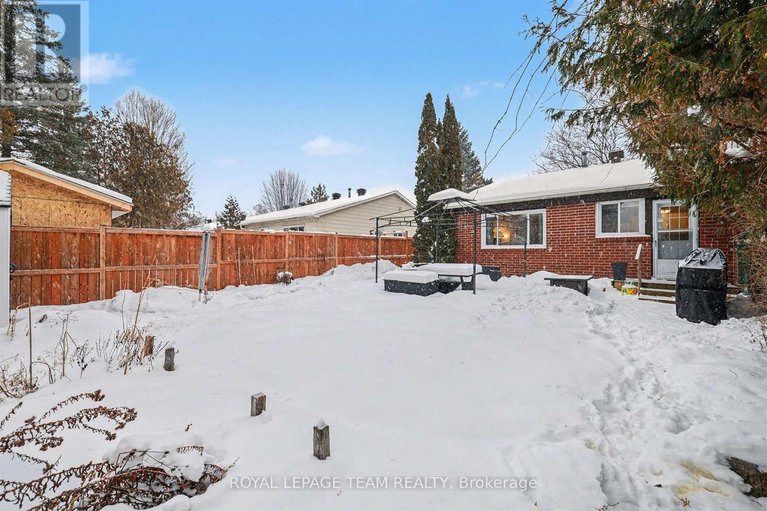 29389354/23-spearman-lane/glencairnhazeldean/ottawa/ontario/K2L1Y6_23