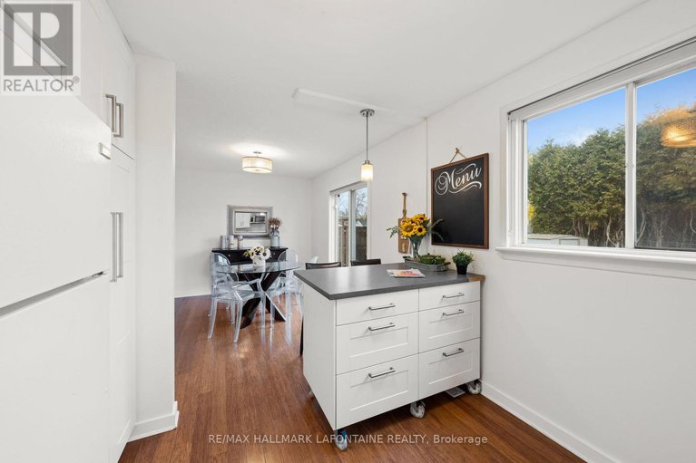 29082379/303-mockingbird-drive/chatelaine-village/ottawa/ontario/K1E2A4_14