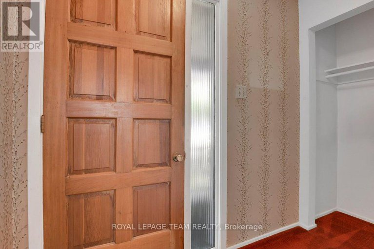 28515149/16-keewatin-crescent/borden-farmstewart-farmcarleton-heightsparkwood-hills/ottawa/ontario/K2E6Z1_6