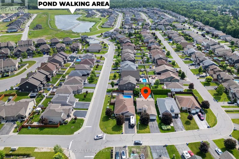28461839/7-settlement-lane/village-of-russell/russell/ontario/K4R0A4_34
