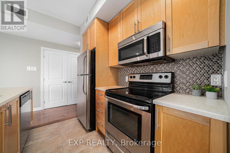 28885811/2509-242-rideau-street/sandy-hill/ottawa/ontario/K1N0B7_9