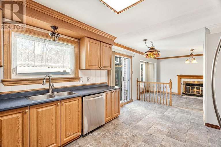 28945918/121-topley-crescent/hunt-club-park/ottawa/ontario/K1G4N2_12