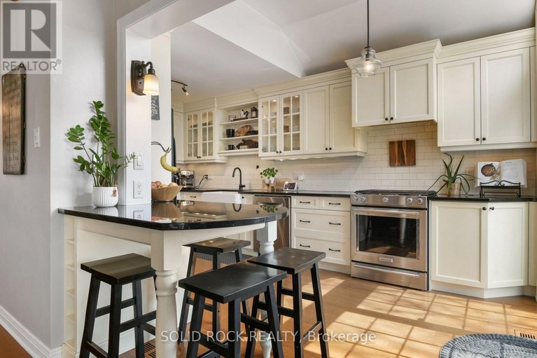 29651651/20-shetland-way/bridlewood/ottawa/ontario/K2M1R9_12