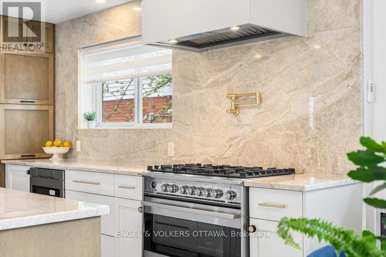 28298907/953-fairlawn-avenue/mckellar-heightsglabar-park/ottawa/ontario/K2A3S7_17