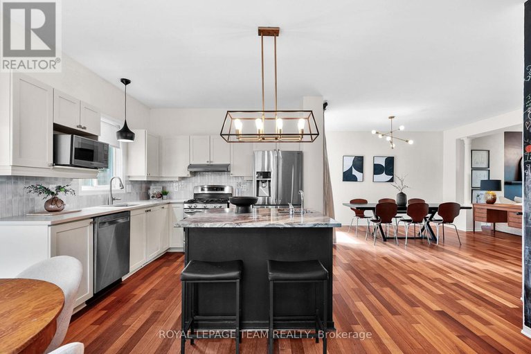 28812426/2122-saunders-avenue/woodroffe/ottawa/ontario/K2A4C7_12