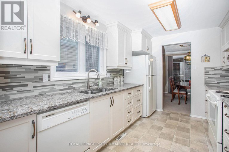 29023034/6097-forestglen-crescent/chapel-hill/ottawa/ontario/K1C5N9_11