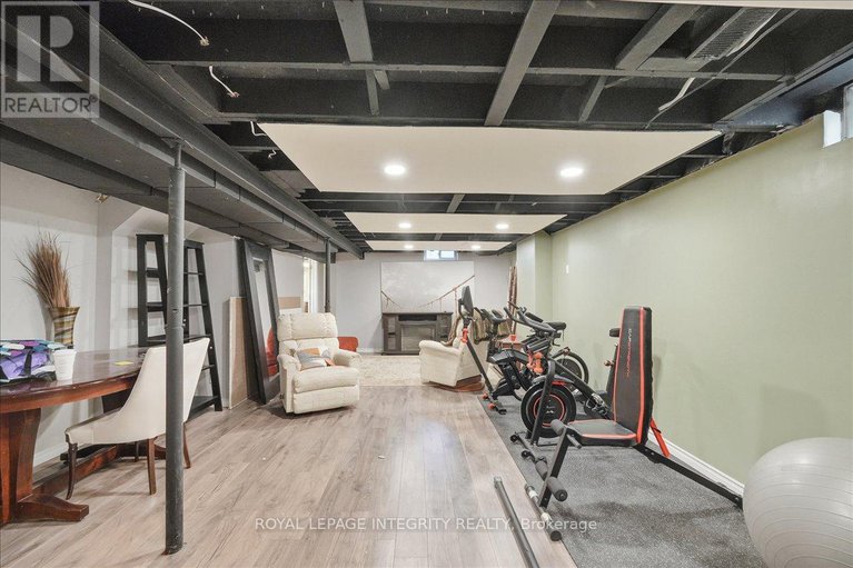 29092161/1406-bouton-dor-way/bilberry-creekqueenswood-heights/ottawa/ontario/K1E3L3_33