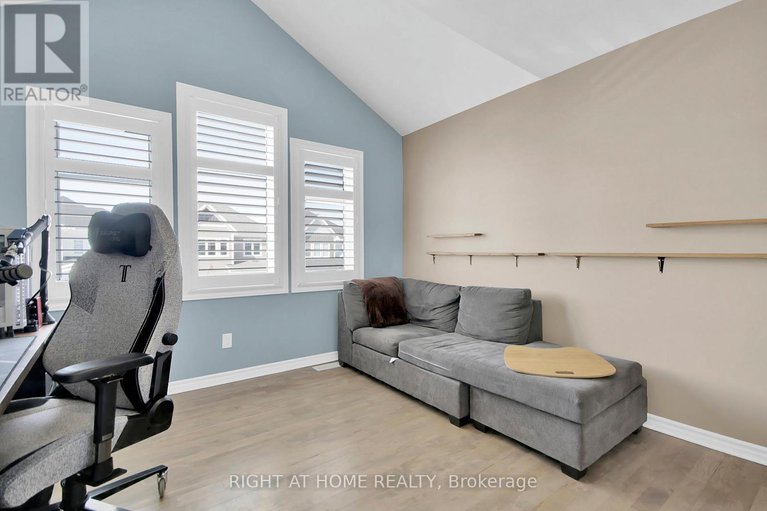 28369701/68-pelham-crescent/goulbourn-twp-from-franktown-rdsouth-to-rideau/ottawa/ontario/K0A2Z0_18