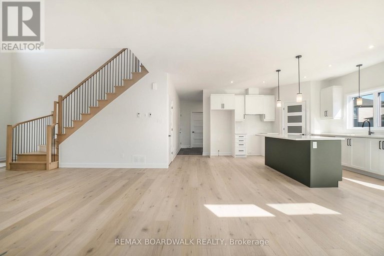 29490948/619-geneva-crescent/embrun/russell/ontario/K0A1W0_7