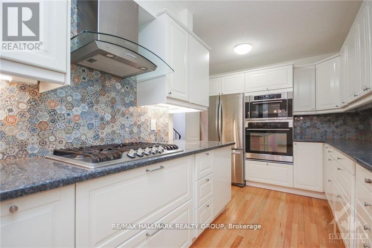 29297521/2088-orient-park-drive/blackburn-hamlet-south/ottawa/ontario/K1B4V9_12