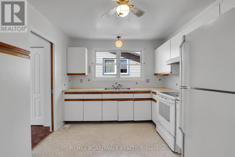 29432299/116-old-colony-road/glencairnhazeldean/ottawa/ontario/K2L1M2_18