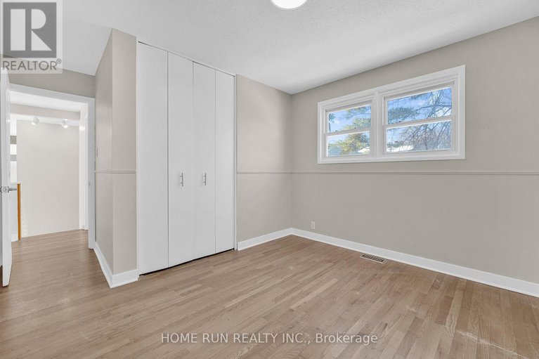 29500930/1259-meadowlands-drive-e/city-viewskylinefisher-heightsparkwood-hills/ottawa/ontario/K2E6K4_29