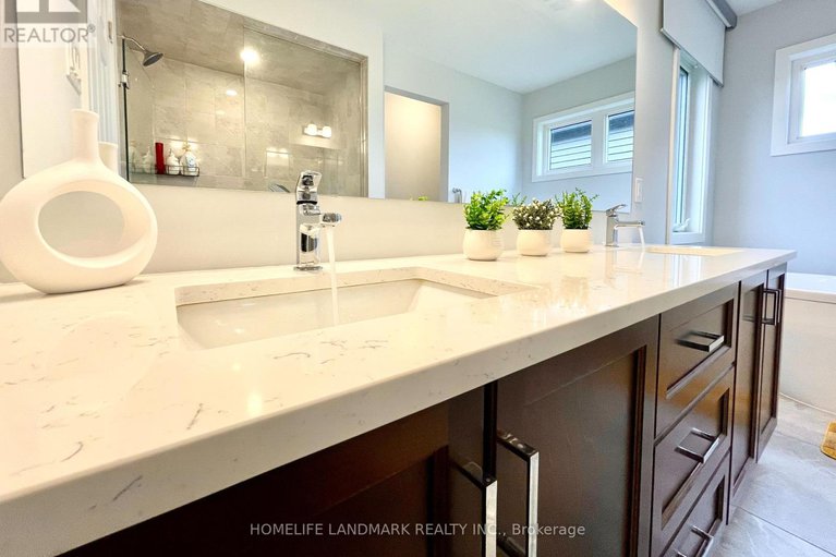 28363732/653-fenwick-way/stonebridge/ottawa/ontario/K2J7E6_28