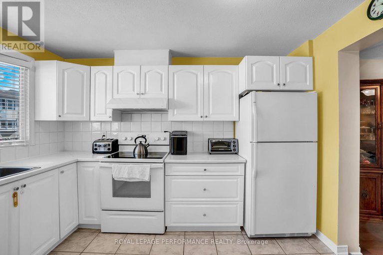 28226531/1752-lafrance-drive/queenswood-heights-south/ottawa/ontario/K1E2H2_7