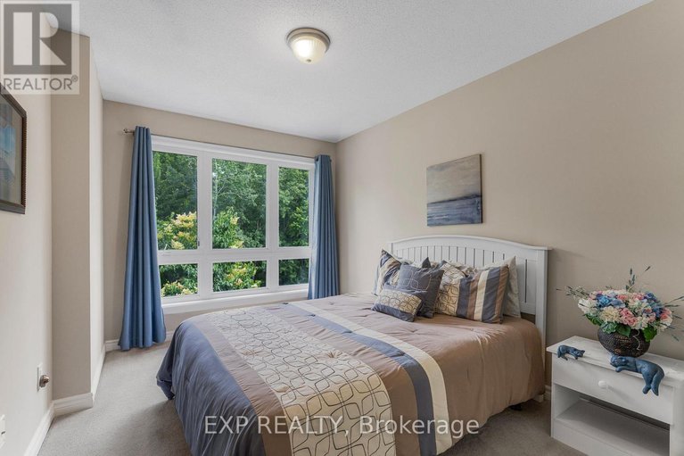 28589482/326-trailsedge-way/mer-bleuebradley-estatesanderson-park/ottawa/ontario/K1W0G6_16