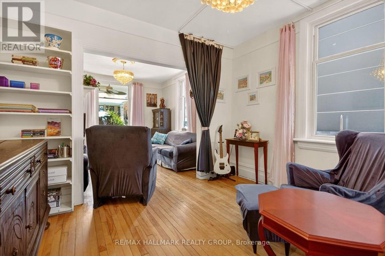 29421781/512-melbourne-avenue/mckellarhighland/ottawa/ontario/K2A1W5_11