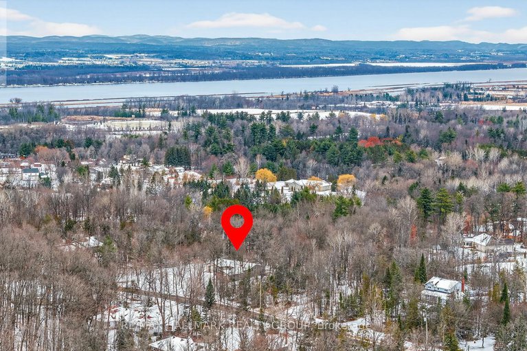 29137942/1625-royal-orchard-drive/cumberland-estates/ottawa/ontario/K4C1A9_41