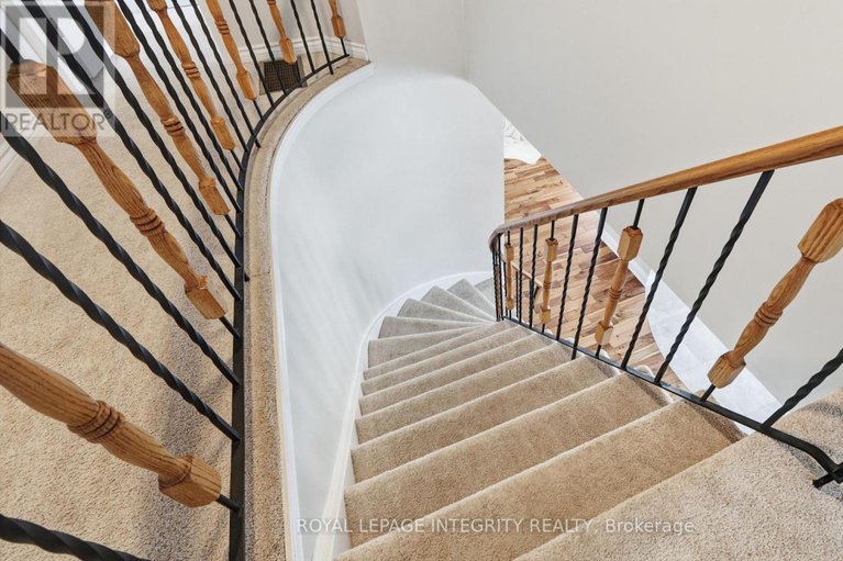 29316968/1055-plante-drive/hunt-clubwestern-community/ottawa/ontario/K1V9E5_17